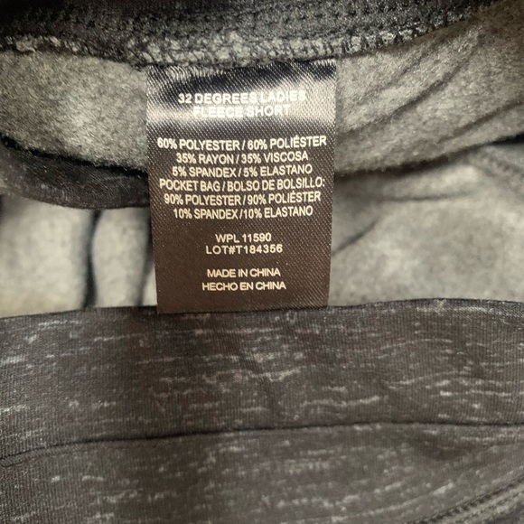 32 degrees Black/Dark Gray Pull on Fleece Shorts - Picture 8 of 11